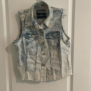 Acid washed denim vest